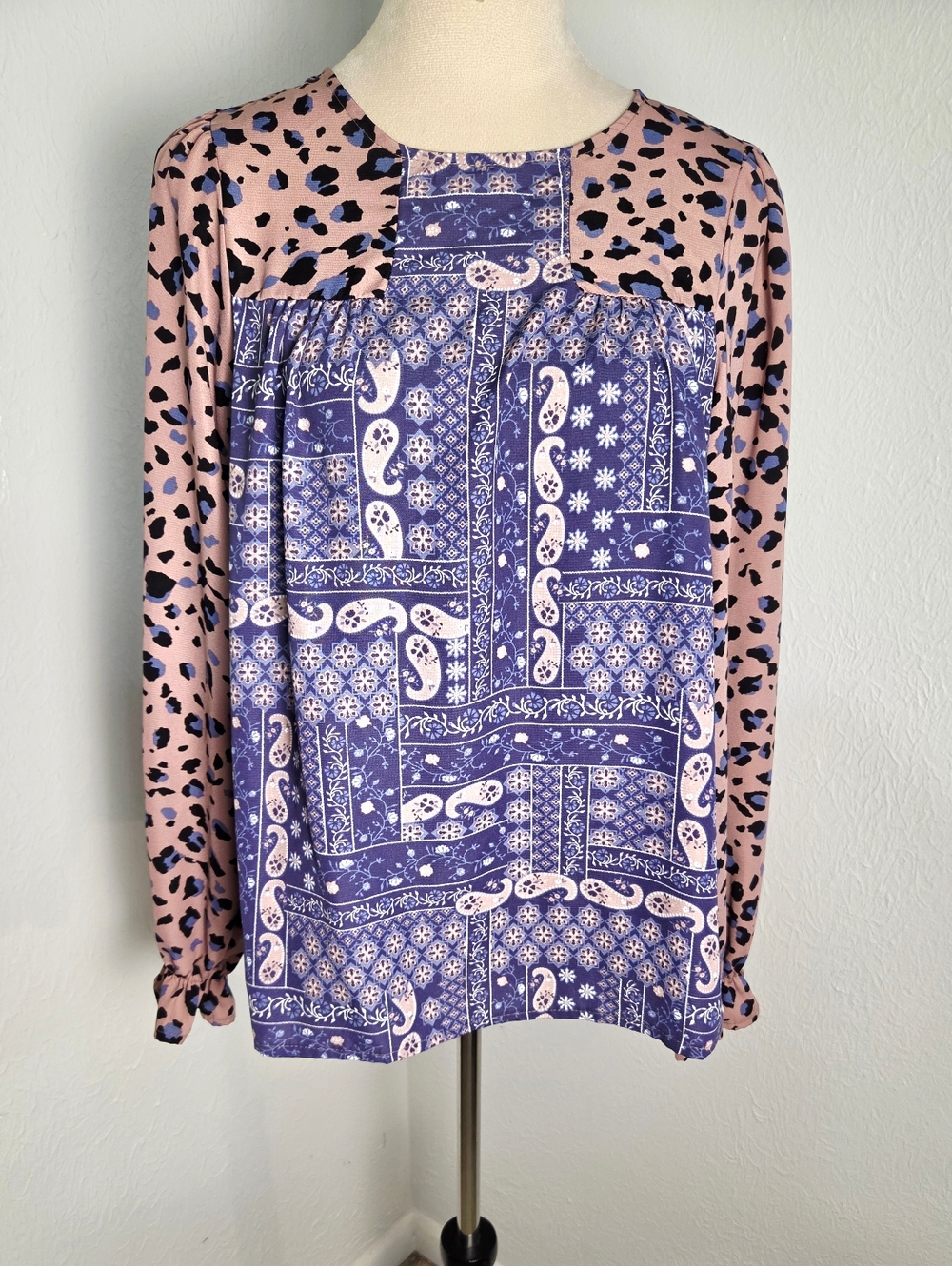 Andre'e by Unit Paisley & Leopard Print Blouse, Balloon Sleeves  Size Medium - Picture 2 of 11